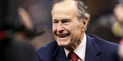 Fostul presedinte american George H. W. Bush a fost internat