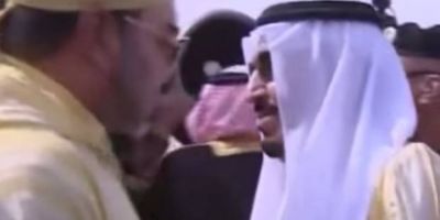 VIDEO Incident de protocol la intalnirea regilor Arabiei Saudite si Marocului. Un reporter a fost palmuit langa monarhi