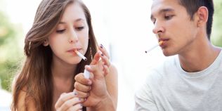 Franta a legalizat fumatul in curtile liceelor