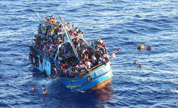 156 barbati, 107 copii si 51 de femei, intr-o BARCA de sase persoane. Ambarcatiunea BURDUSITA cu MIGRANTI a fost descoperita de politisti in Marea Ionica | FOTO
