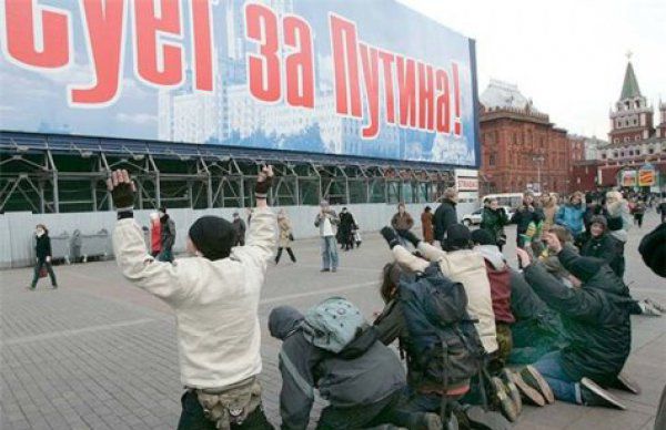 Komsomolka militanta: Prin Chisinau umbla nationalisti care bat rusolingvii, iar Unirea dauneaza turismului