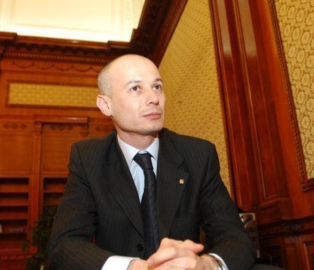 Cine este Ionut Adrian Eftime, denuntatorul care l-a dat pe mana procurorilor pe viceguvernatorul BNR Bogdan Oltenu