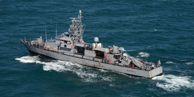 O nava a marinei americane a tras focuri de avertisment in directia unor ambarcatiuni militare iraniene, in Golful Persic
