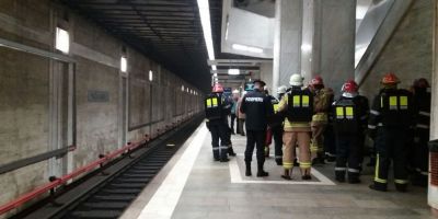 UPDATE Circulatia la metrou a fost reluata dupa ce statia Berceni a fost evacuata din cauza unui colet suspect. Metrorex: 