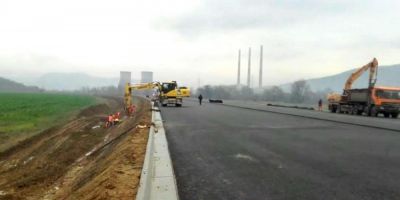 VIDEO Santierul Autostrazii Lugoj-Deva. Cum s-au mobilizat drumarii la final de an: peste 500 de oameni muncesc pentru a recupera intarzierile