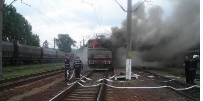 Bistrita-Nasaud: incendiu la un vagon de tren cu 20 de pasageri la bord. Pompierii intervin cu doua autospeciale